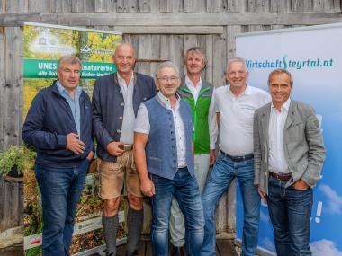 Group picture from left: Mayor Gerald Augustin, Mayor Christian Dörfel, Mayor Andreas Rußmann, National Park Director Josef Forstinger, Chairman of Wirtschaftsteyrtal Karl Schwarz and Siegfried Pramhas from the Kirchdorf Chamber of Commerce